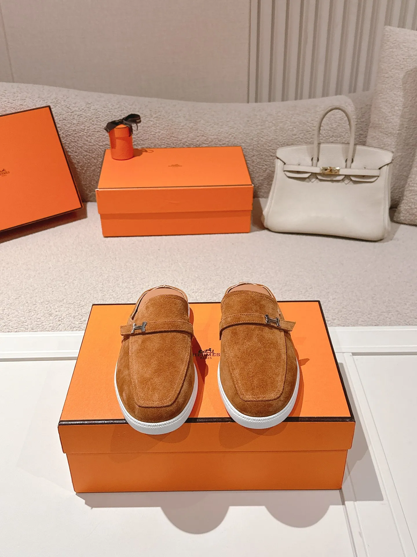 Men's men's shoes 💰560💰 Hermes 25ss new autumn and winter loafers, British retro design, classic and durable! Original reverse mold last, the ultimate 1:1 shape. Fabric: Cow suede/calfskin Lining: Imported sheepskin lining Outsole: Open-molded rubber sole Size: 35-45